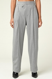 CHPTR S |  Pleated trousers Chic | black  | Picture 4