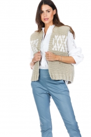 Kiro by Kim :  Knitted gilet with design Lianne | beige - img2