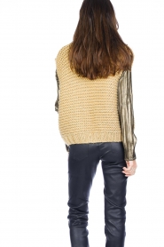 Kiro by Kim |  Knitted waistcoat with metallic details Liesanne | beige  | Picture 7