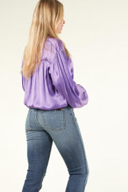 Ibana |  Shiny top with balloon sleeves Teuna | purple  | Picture 8