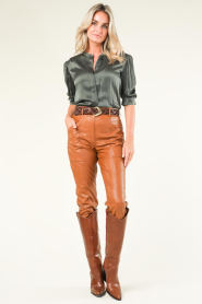 Twinset |  Leather trousers with belt Minou | camel  | Picture 4