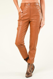 Twinset |  Leather trousers with belt Minou | camel  | Picture 5