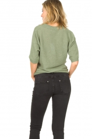 Knit-ted |  Sweater with v-neck Buttercup | green  | Picture 7