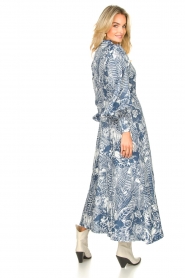 Silvian Heach | Maxi-jurk met bladerenprint Ludo | blauw  | Afbeelding 6