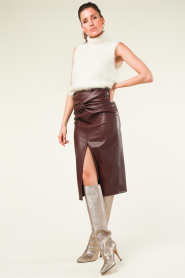 Kocca |  Faux leather pencil skirt Dafne | bordeaux   | Picture 5