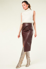 Kocca |  Faux leather pencil skirt Dafne | bordeaux   | Picture 3
