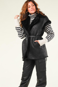 Ibana |  Reversible faux lammy waistcoat Cilke | black  | Picture 5