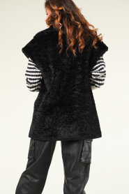 Ibana |  Reversible faux lammy waistcoat Cilke | black  | Picture 8