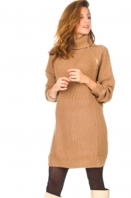 Liu Jo |  Knitted dress with zipper detail Pia | camel  | Picture 5