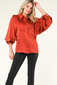 Silvian Heach |  Oversized plissé blouse Patrizia | brown  | Picture 6