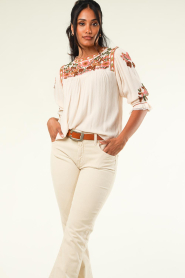 Louizon |  Crepe top with embroidery Nora | beige  | Picture 5