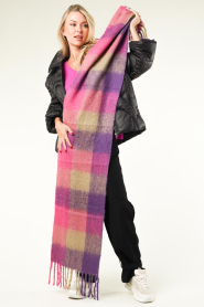 Moment Amsterdam |  Large soft wool blend scarf Mila | pink  | Picture 3