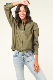 Moment Amsterdam |  Poplin blouse Iconic | green  | Picture 6