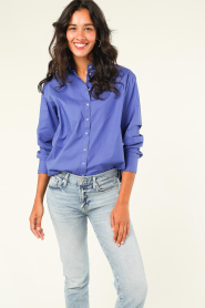 Moment Amsterdam |  Poplin blouse Iconic | blue  | Picture 4