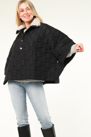 Twinset |  Padded cape Norah | black  | Picture 5