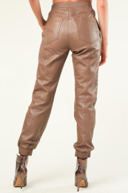 Dante 6 | Non-stretch leren jogger Kuno | taupe  | Afbeelding 6