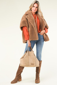 Alter Ego |  Oversized teddy poncho | camel  | Picture 3