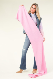 Knit-ted |  Soft knitted scarf Evy | pink  | Picture 3