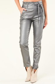 Knit-ted |  Faux leather pants Francis | metallic grey  | Picture 6