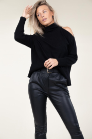 Second Female |  Soft knitted cut-out sweater Juva | black  | Picture 5