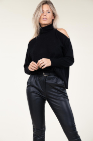 Second Female :  Soft knitted cut-out sweater Juva | black - img4
