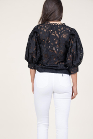 Copenhagen Muse | Kanten blouse met pofmouwen Mala | zwart  | Afbeelding 8