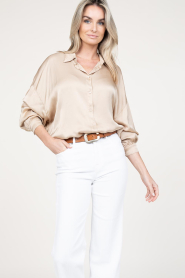 Kocca | Glanzende viscose blouse Geo | beige  | Afbeelding 2