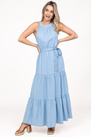 Kocca |  Denim maxi dress Ailenn | blue  | Picture 2