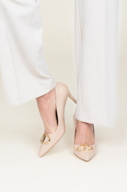 Twinset :  Leather logo pumps Maxie | beige - img2