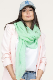 Moment Amsterdam |  Soft woolen scarf Kyra | green  | Picture 2