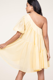 Devotion | One-shoulder jurk Gloria | geel  | Afbeelding 9
