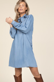 Co'Couture |  Denim dress with bow Titus | blue  | Picture 5