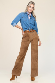 Janice :  High waist suede straight pants Jason | camel - img10