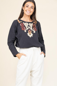 Louizon |  Top with embroidery Debrah | black | Picture 4