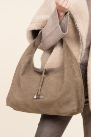 Gianni Chiarini :  Nubuck leather bag Angelica | taupe - img5