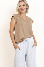 CC Heart |  T-shirt with V-neck Vera | beige | Picture 3