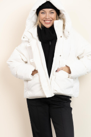 Copenhagen Muse |  Down jacket with hood Cicco | Natural  | Picture 5