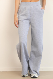 Club L'avenir |  Wide leg joggers Shela | grijs | Picture 4