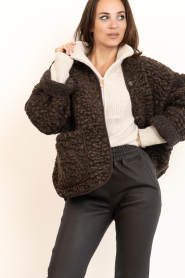 Club L'avenir |  Teddy jacket Athena | bruin | Picture 5