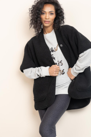 Club L'avenir |  Teddy cape/cardigan Amaya | black | Picture 4