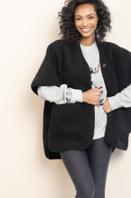 Club L'avenir |  Teddy cape/cardigan Amaya | black | Picture 5