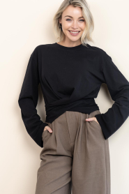 Club L'avenir |  Wrap top Syf | zwart | Picture 2