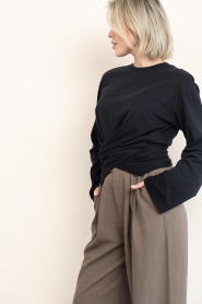 Club L'avenir |  Wrap top Syf | zwart | Picture 7