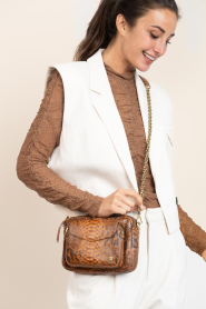 Claris Virot |  Leather bag with snake pattern Charly | camel | Picture 4