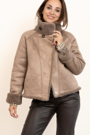 STUDIO AR |  Reversible teddy cape jacket Mallow | taupe | Picture 2