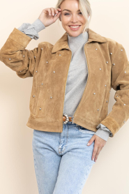 STUDIO AR |  Suede bikerjack with studs Tina | camel | Picture 6