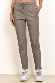 STUDIO AR |  Stretch leather jogger Nora | Natural | Picture 5