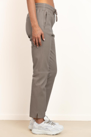 STUDIO AR |  Stretch leather jogger Nora | Natural | Picture 6