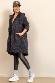 Deblon |  Leopard print raincoat Romy | animal print | Picture 3