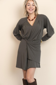 IRO |  Mini dress with draped effect Tamari | green | Picture 4